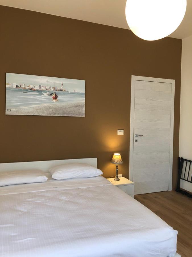 Casa Patrizia Lägenhet Torri Del Benaco Exteriör bild