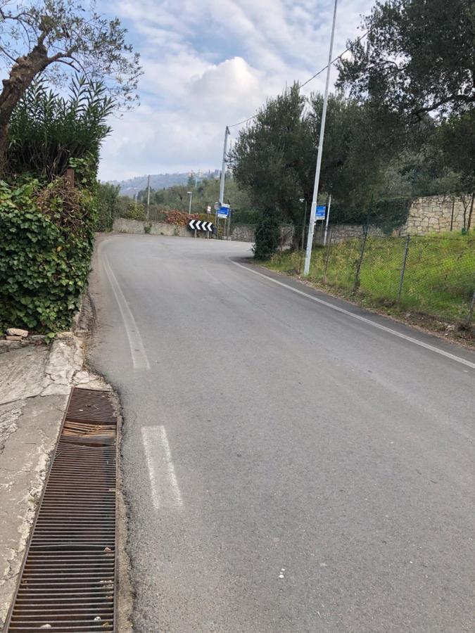 Casa Patrizia Lägenhet Torri Del Benaco Exteriör bild